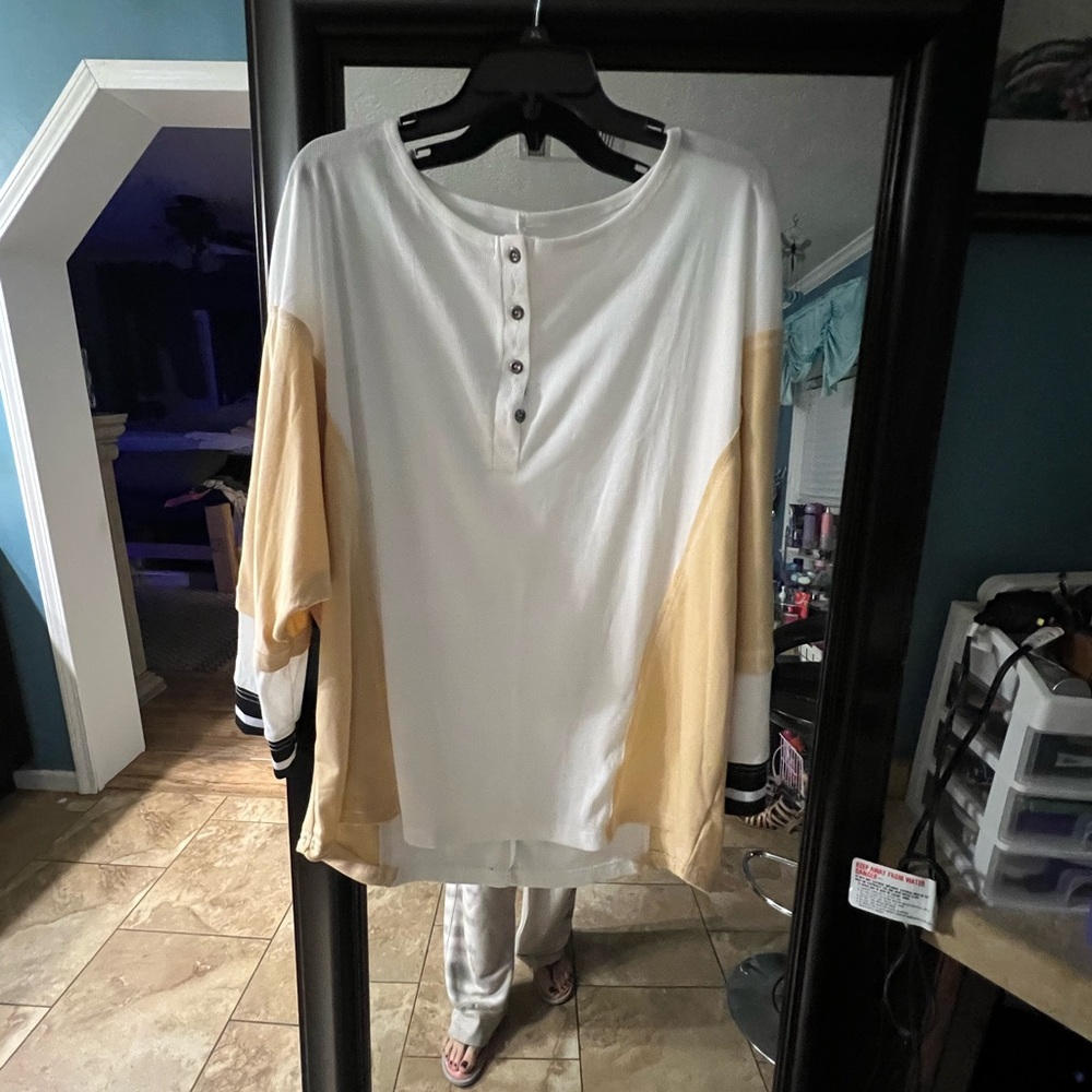Colorblock Long Sleeve Top - Picture 3 of 3